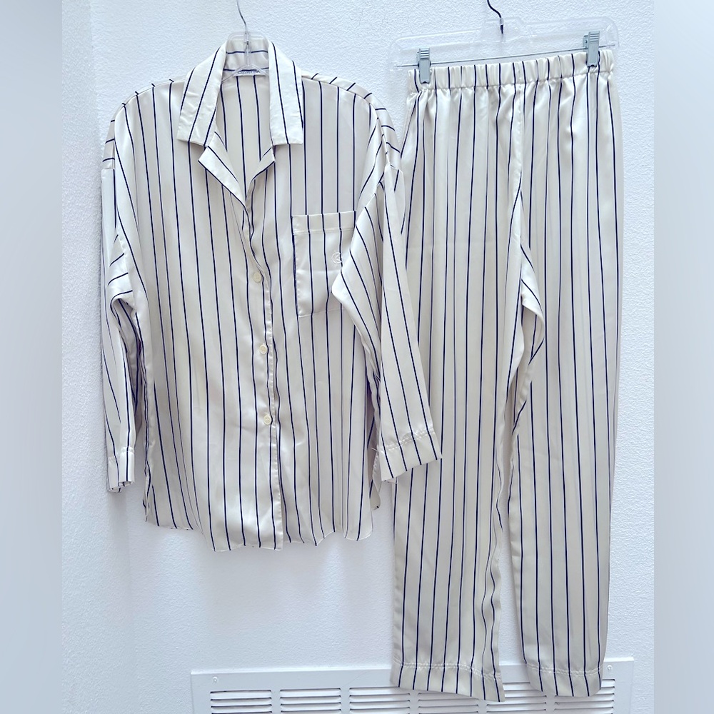Calvin Klein Unisex Cream and Black Stripes Pajamas Set